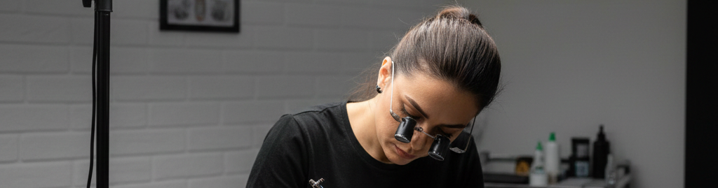 Dövme Stüdyoları İçin En İnce Detayı Gösteren Aydınlatma ve Ergonomi Rehberi